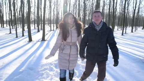 Young loving couple having fun in snowy park 動画素材 81736593