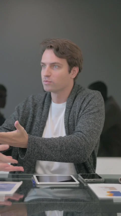 Young Man in Argument with Colleagues, vertical video Video stock 324793331