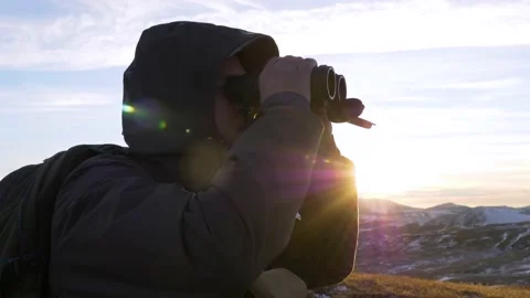 A young man in army looking through binoculars. Stock-Footage 164998600