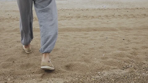 Young man Balancing and jumping On A Slackline At Sea Shore Sand Beach Healthy Video stock 91251817