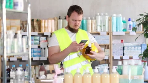 Young man builder scanning qr code of syrup Vídeo Stock 344774518