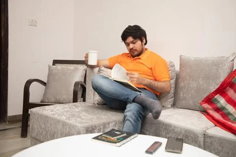 Young Man Chilling on Sofa Stock-Fotos