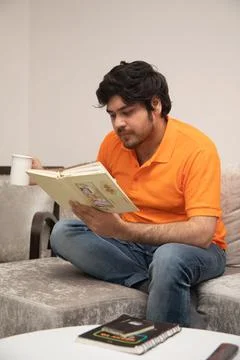 Young Man Chilling on Sofa Stock-Fotos