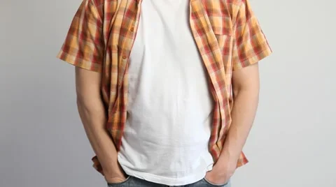 Young man counting small change Video stock 60408258