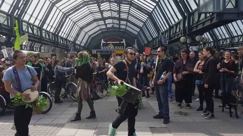 Young man dance in from of Demonstrators against Monsanto, Hamburg, Germany Vídeos de archivo 76288392