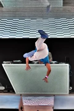 Young man dancing break dance Foto stock