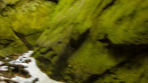 Young man dancing in the canyon 스톡 동영상 82550554