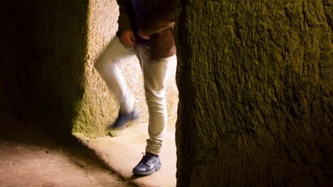 Young man dancing in the cave doorway 動画素材 82459856