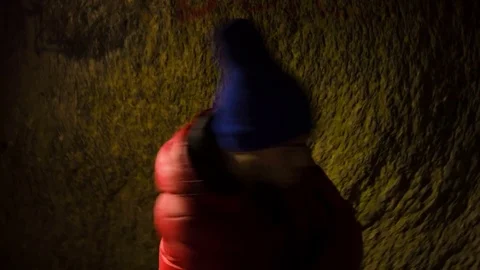 Young man dancing in the cave. Vídeos de archivo 82468106