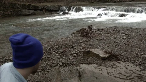 Young man dancing near a river in the mountains 스톡 동영상 82627651