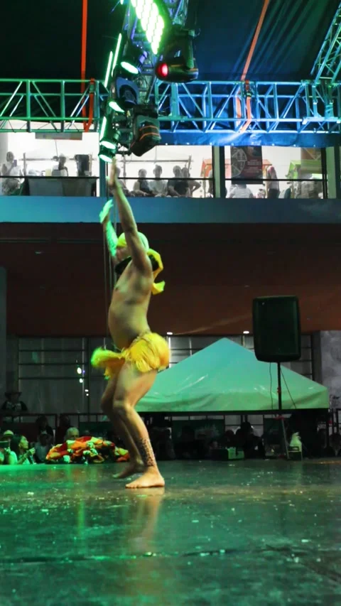 A young man dancing on a platform Stock Footage 312834262