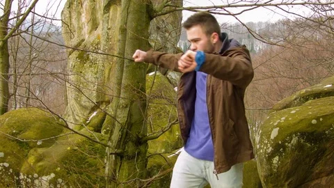 Young man dancing on a rock Видео 81163980