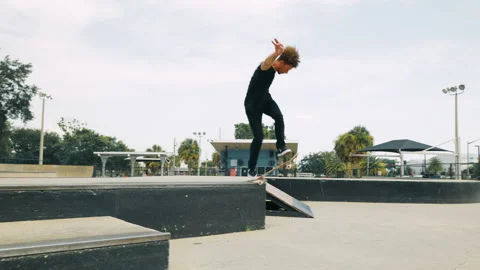 Young Man Does Grind On Ledge At Skatepark Video stock 168039930