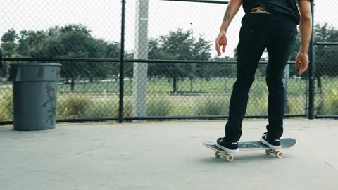 Young Man Does Two Flip Tricks At A Skatepark Video stock 161930617