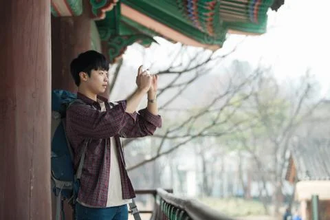 A young man doing a backpacking trip in a Korean traditional house. I'm takin Stock-Fotos