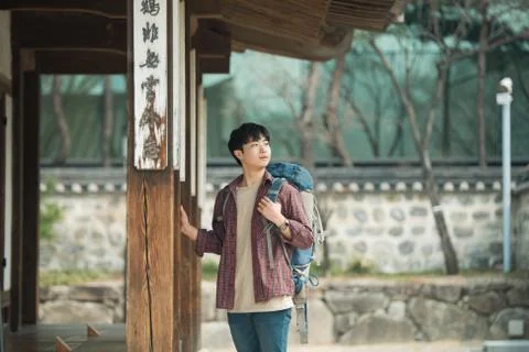 A young man doing a backpacking trip in a Korean traditional house. Stock-Fotos