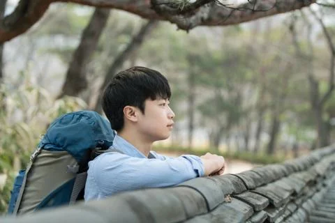 A young man doing a backpacking trip in a Korean traditional house. Stock-Fotos