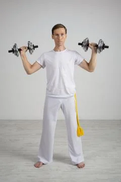 Young Man doing Exercise with Dumbbells Foto stock
