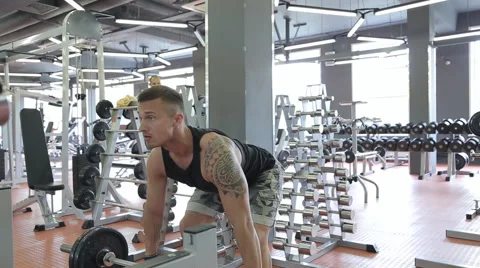 Young man doing exercises in a gym, workout Vidéo 66432131
