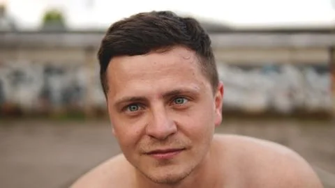 Young man doing pushup on a playground Foto stock