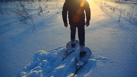 Young man doing with snowshoes in wintry nature 库存影片 122445552