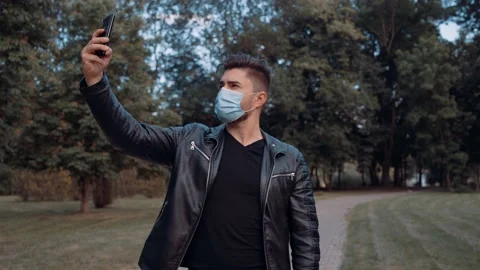 A young man dressed in black clothes takes a selfie. Stock-Footage 131666927