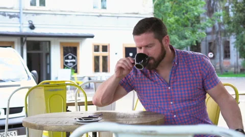 Young man ends reading book in cafe and goes away 库存影片 67633437