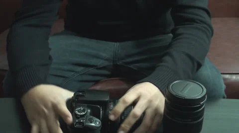 Young Man Exchanges Macro Objective With A Telezoom Objective Vídeo Stock 33694610