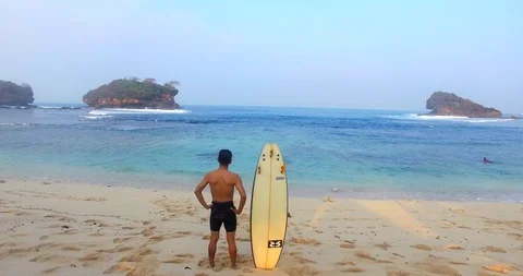 Young man exercising sup board in turquoise tropical clear waters Stock Footage 121755791