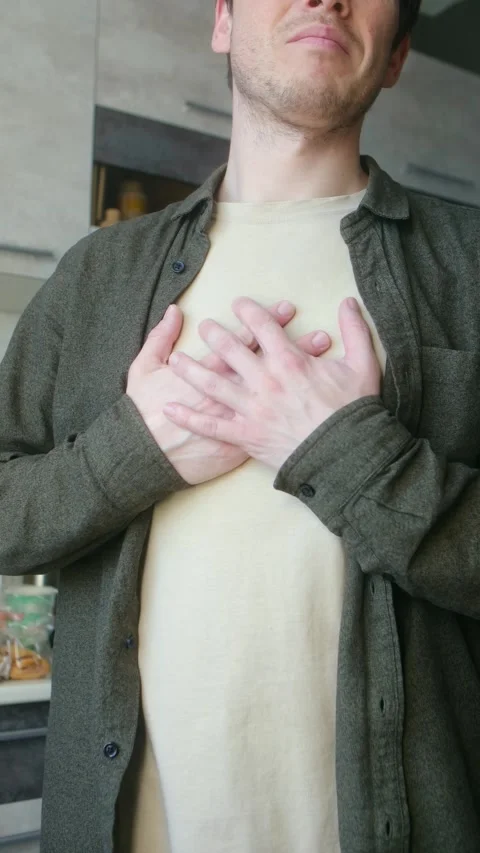 Young man experiencing sudden chest pain at home Vídeo Stock 337893059