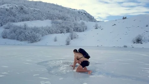 Young man falls through the ice and escapes. Video stock 100642846