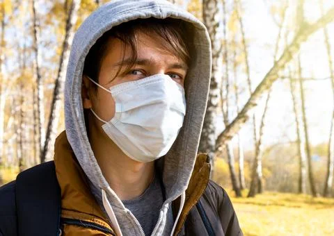 Young Man in Flu Mask Foto stock