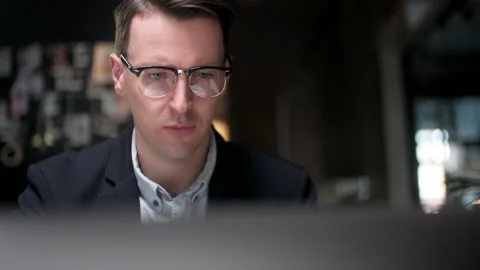 Young Man Freelancer Using Laptop Online Working From Office In Internet Видео 132819186