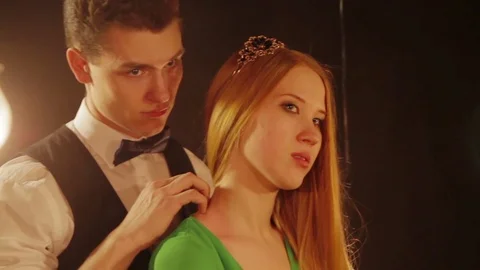 Young man gently strokes his girlfriend Vídeo Stock 73849909