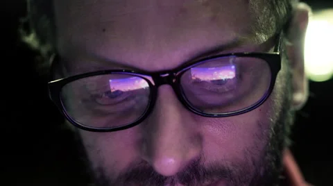 Young man with glasses playing game on smartphone at night HD Vídeo Stock 53306032