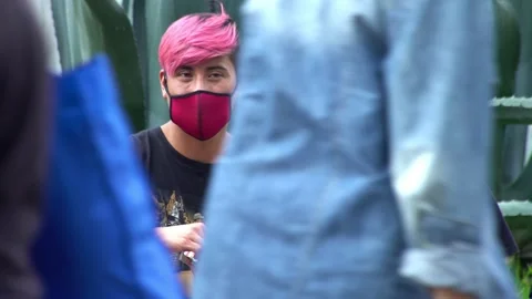 A young man grinds the weed in a leaf of paper Stock-Footage 139467904