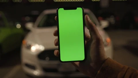 Young man hands holding use smartphone with vertical green screen on night city Stock-Footage 111601121