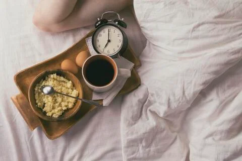 Young man having Breakfast in bed in the morning. Stock-Fotos