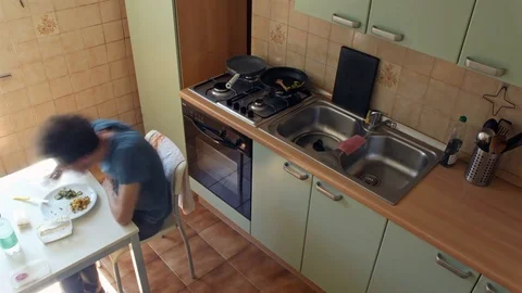Young man having lunch at home 動画素材 79518845