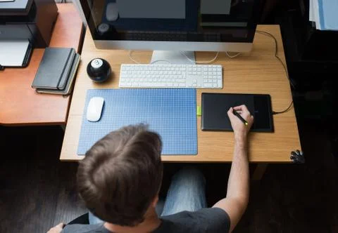 Young man at home using a computer, freelance developer or designer working Foto stock