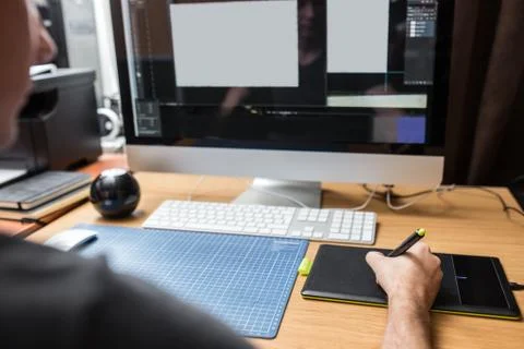 Young man at home using a computer, freelance developer or designer working Foto stock