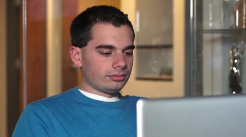 Young Man on Laptop Vidéo 42523052