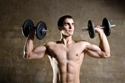 Young man lifting weights Stock-Fotos