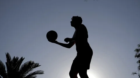 Young man making games with soccer ball Видео 106087465