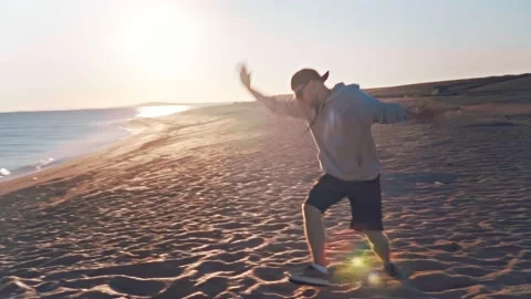 Young man making somersaults in slow motion but he does not succeed 動画素材 185773880