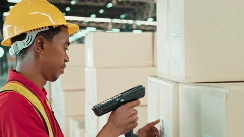 Young man Mixed race worker wearing helmet checking inventory and counting pr Vídeo Stock 204919842