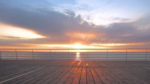 Young man with mountain bike on seafront during sunset or sunrise Vídeos de archivo 75965910