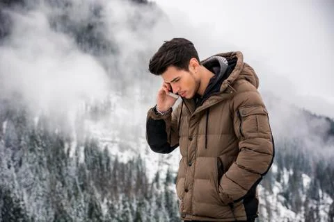 Young man in at mountain using cell phone Foto stock