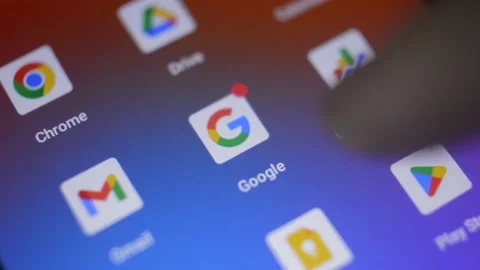 Young man open google application on the phone screen. Stock-Footage 232762509