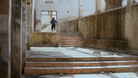 Young man performing parkour exercises inside the warehouse Видео 117621728